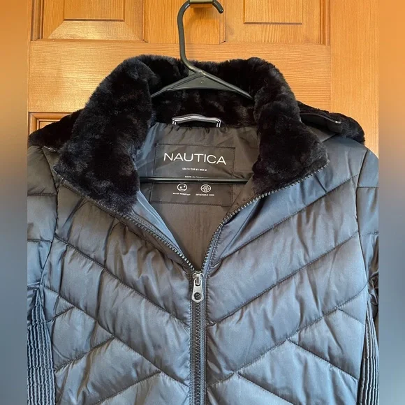 🩷NWOT Nautica Women’s Black Puffer Jacket with Hood and Faux Fur trim. size S - Picture 2 of 8